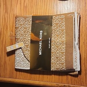 MICHAEL KORS Hat & Scarf SET